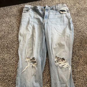 Hollister High rise dad jeans - rips at knee area - 33 waist and 31 length
